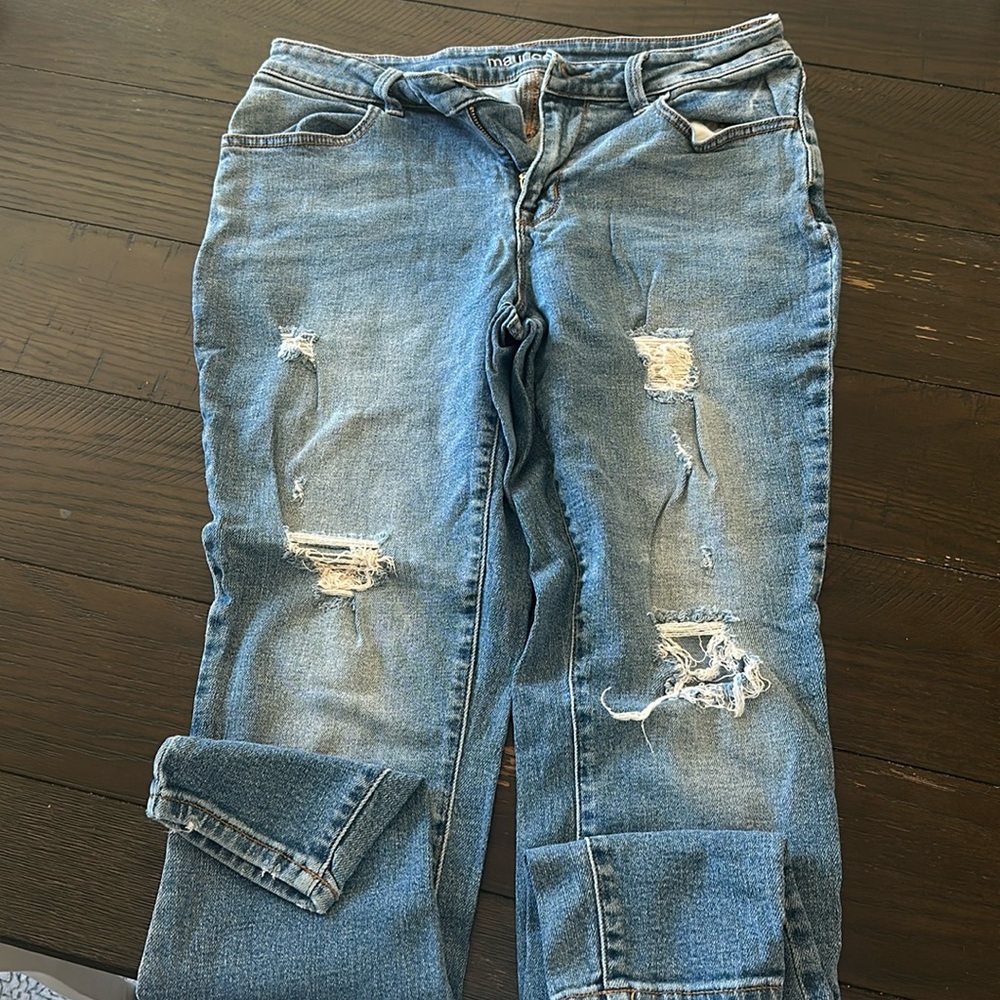 Women’s distressed, skinny jeans